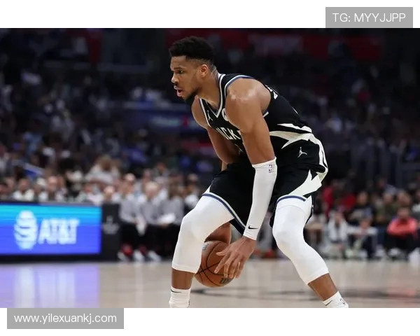 字母哥半场表现抢眼11分5篮板6助攻2抢断正负值高达18